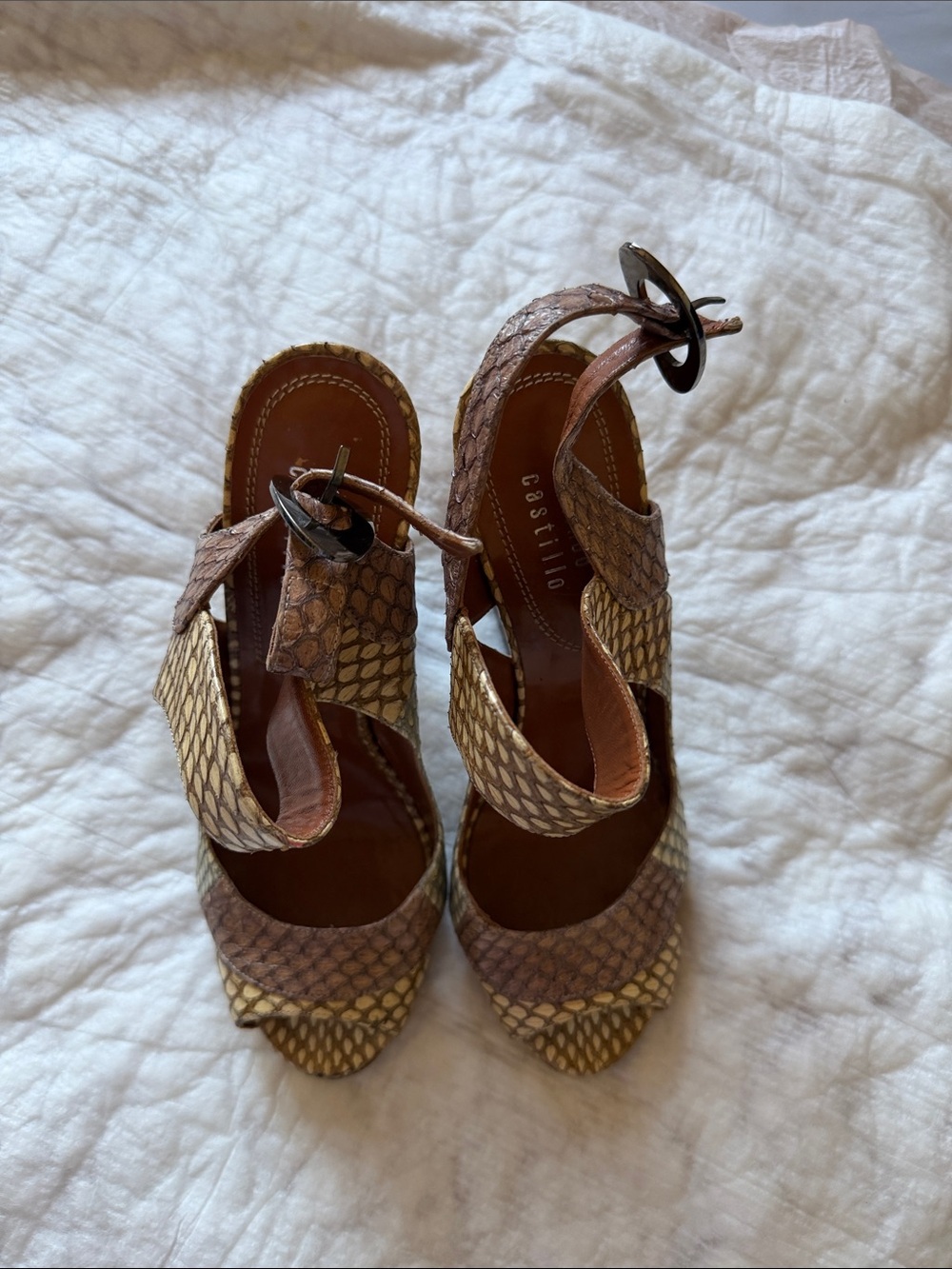 Edmundo Castillo Open-Toe Python-Pattern Heels in Gold and Brown - Picture 6 of 6